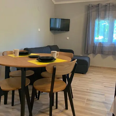 100m From Beach-cozy With Patio
