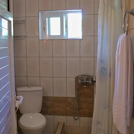 100m From Beach-cozy With Patio Apartment