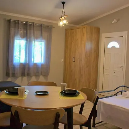 100m From Beach-cozy With Patio