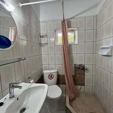 200m From Beach-cozy With Patio شقة *